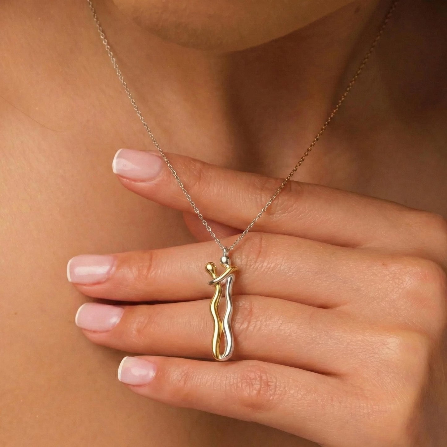 Hugging Couple Necklace, 14K Gold Lovers Pendant, Valentines Day Gift for Her, Romantic Anniversary Jewelry, Meaningful Wife Present