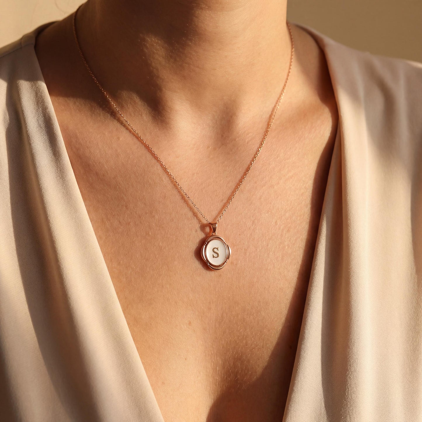 Oval Initial Necklace, Mother of Pearl Pendant, Personalized Mom Gift, Custom Monogram Jewelry, Shell Letter Charm, Vintage Style Locket