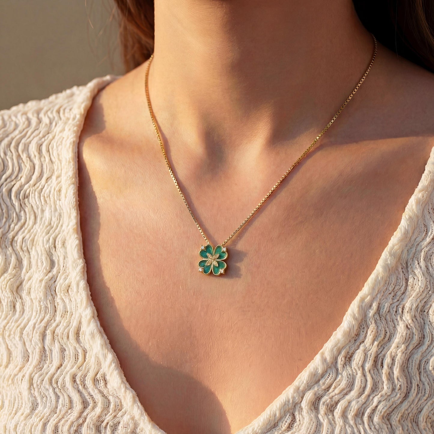 Green Clover Necklace, Four Leaf Clover Pendant, Lucky Charm Jewelry, St Patricks Day Gift, Mothers Day Gift for Mom, Floral Choker