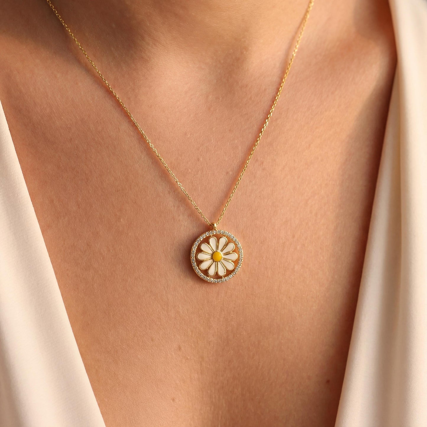 Daisy Necklace, Flower Pendant, 14K Gold Plated, April Birth Flower, Floral Jewelry, Minimalist Chain, Mothers Day Gift, Valentines Gift