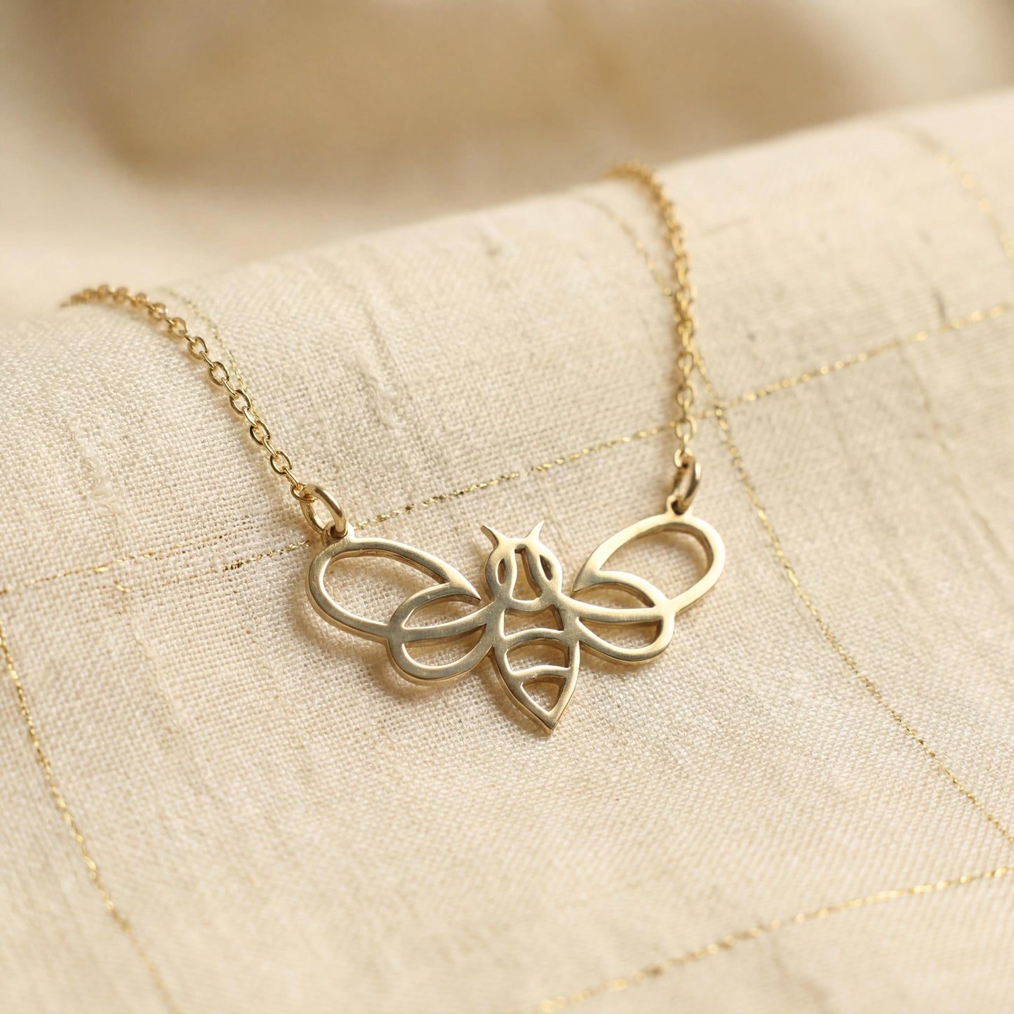 Bumble Bee Necklace, Dainty Bee Pendant, Minimalist Jewelry, Mothers Day Gift, Nature Lover Gift, Honey Bee Choker