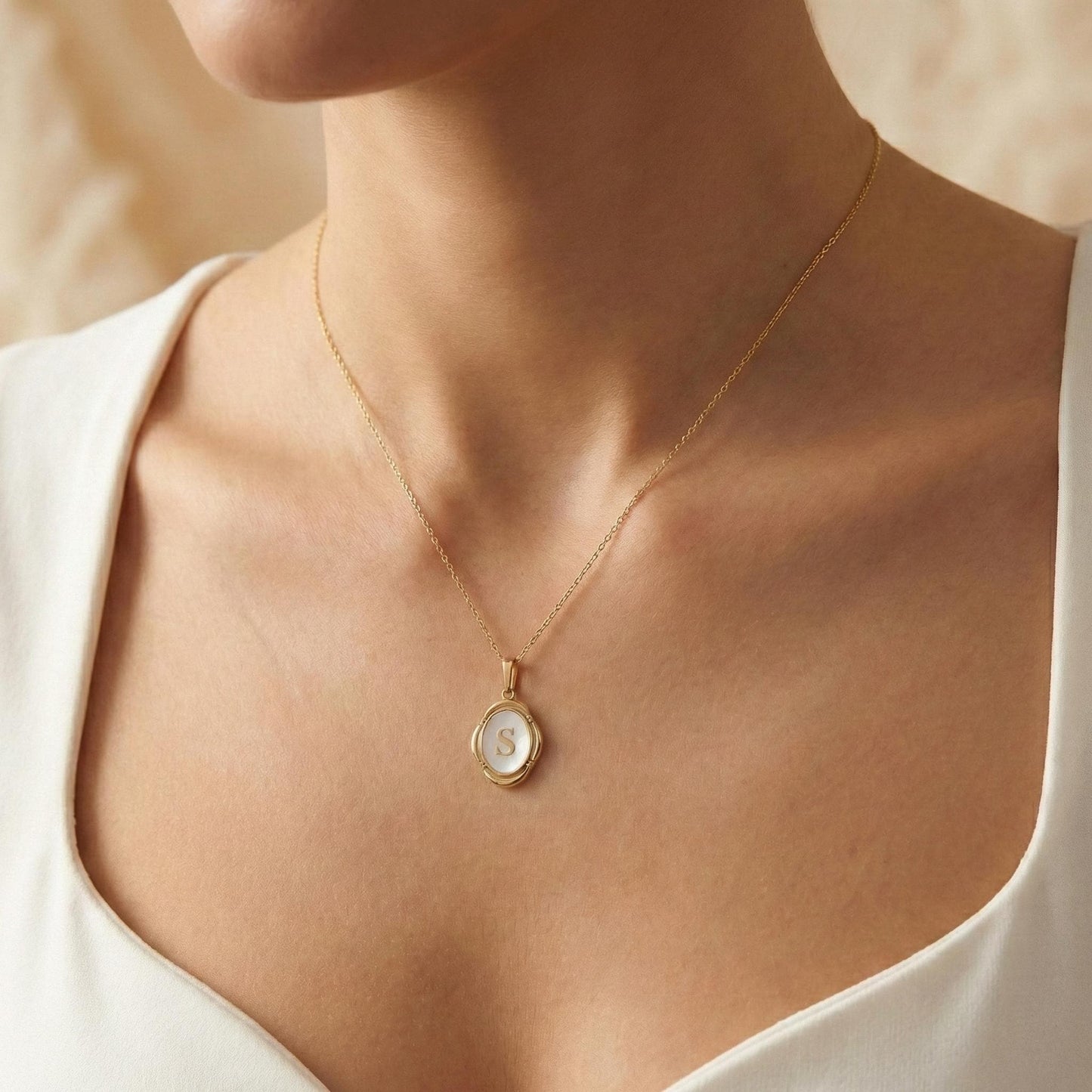 Oval Initial Necklace, Mother of Pearl Pendant, Personalized Mom Gift, Custom Monogram Jewelry, Shell Letter Charm, Vintage Style Locket