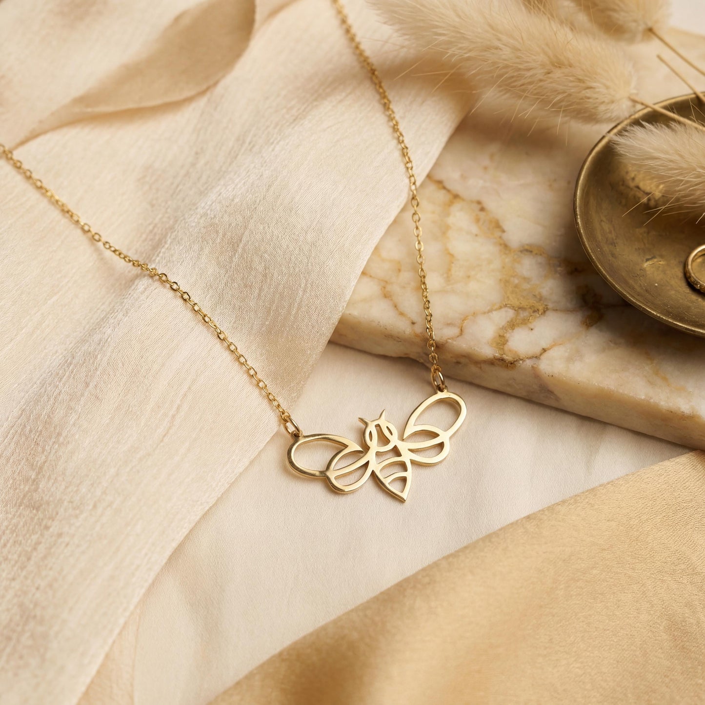 Bumble Bee Necklace, Dainty Bee Pendant, Minimalist Jewelry, Mothers Day Gift, Nature Lover Gift, Honey Bee Choker